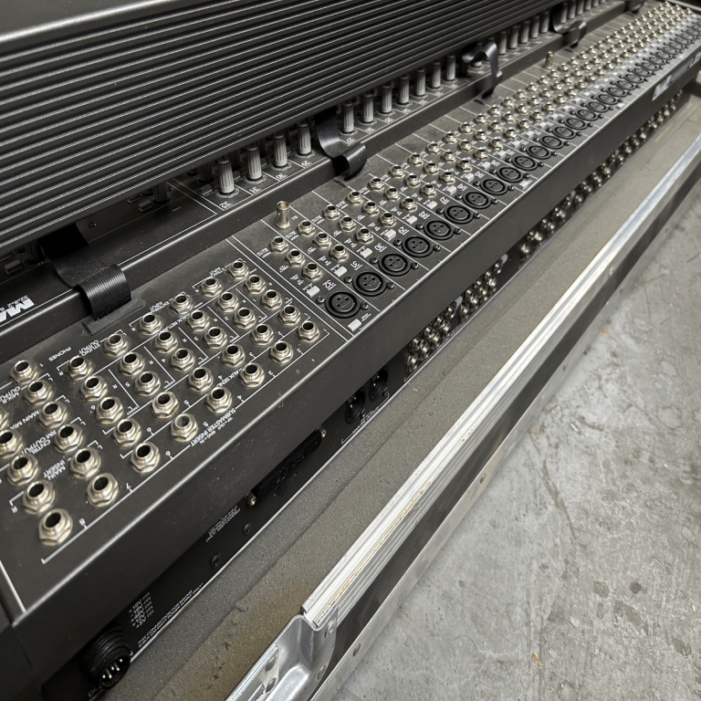 Mackie_32-8_mixing__console_back_(1)