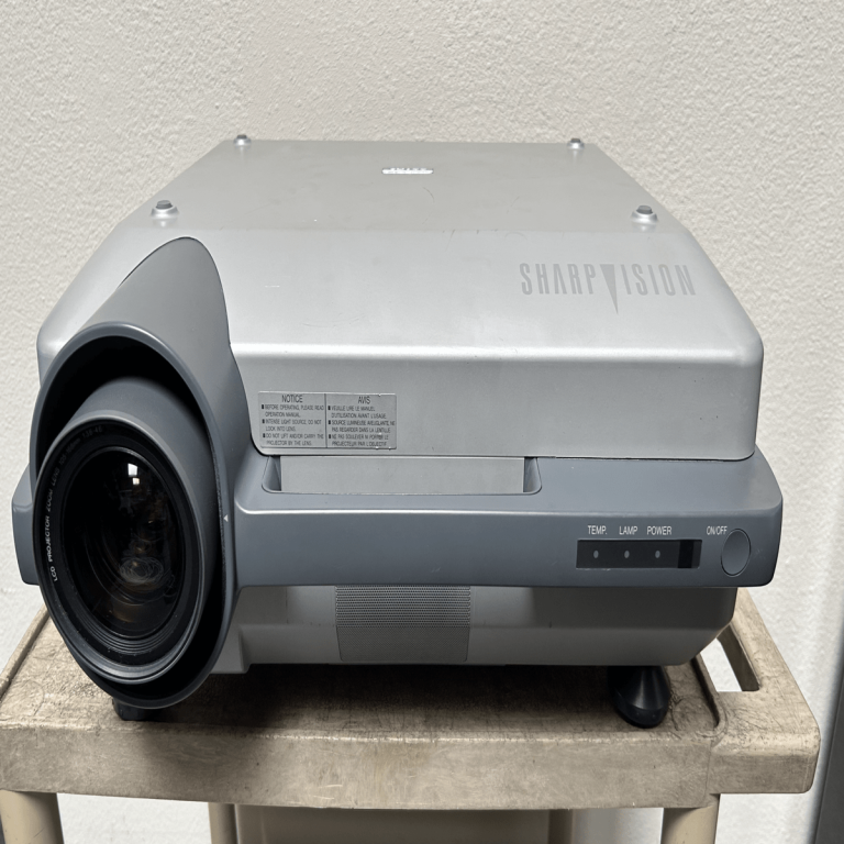Sharp_LCD_projector_XG-E850U_front (1) (1)