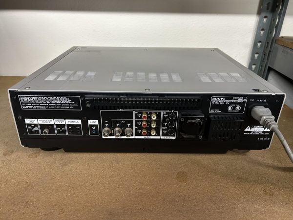 Sony DSR-30 - Image 2